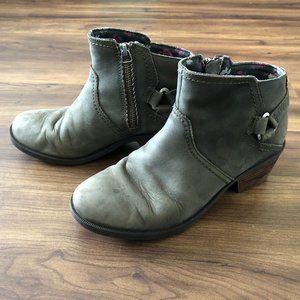 Teva boots 7.5